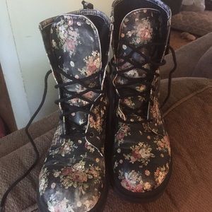 Black floral combat boots 💜